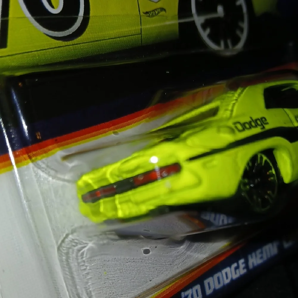Hot Wheels Neon Speeders '70 Dodge HEMI Challenger - Yellow